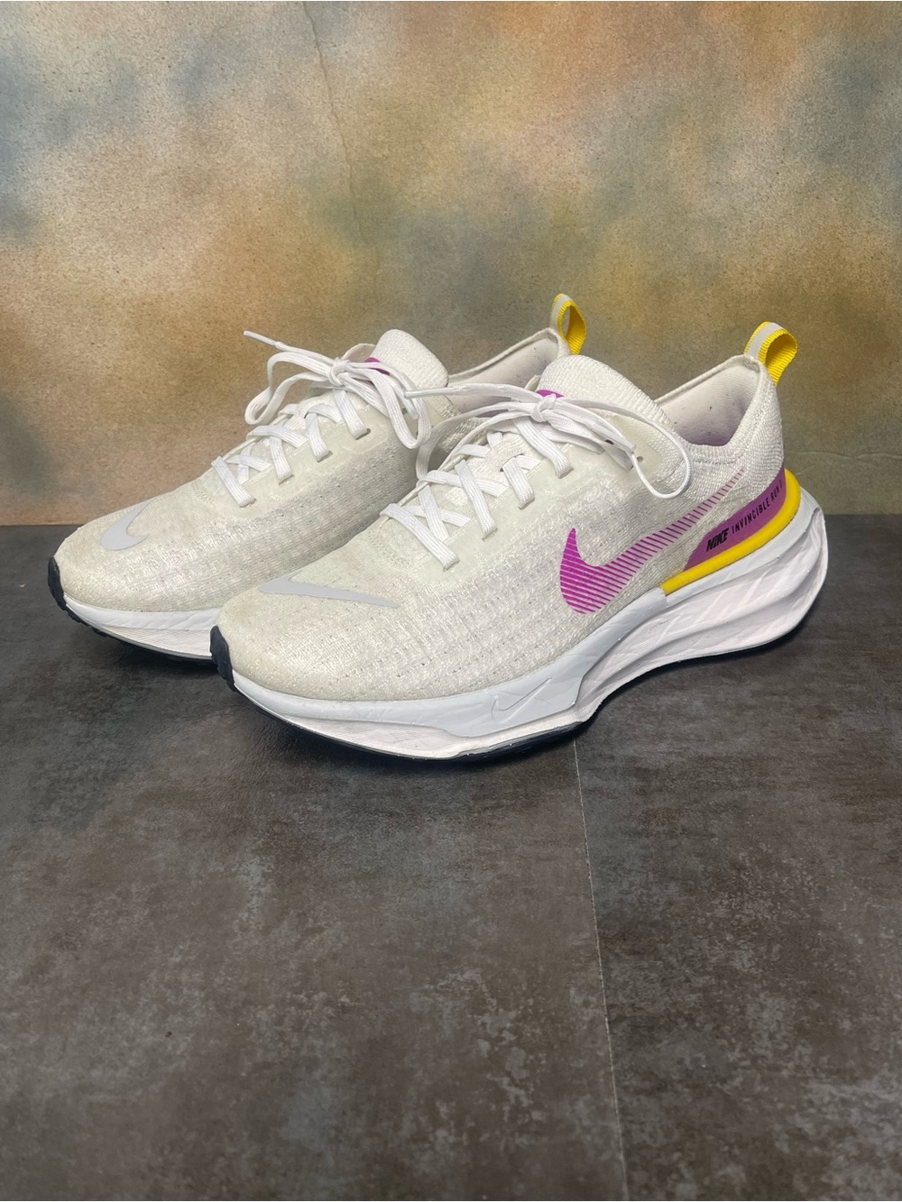 Nike ZoomX Invincible Run 3 Women’s White/Purple Sneakers Size 8.5 - Picture 2 of 16